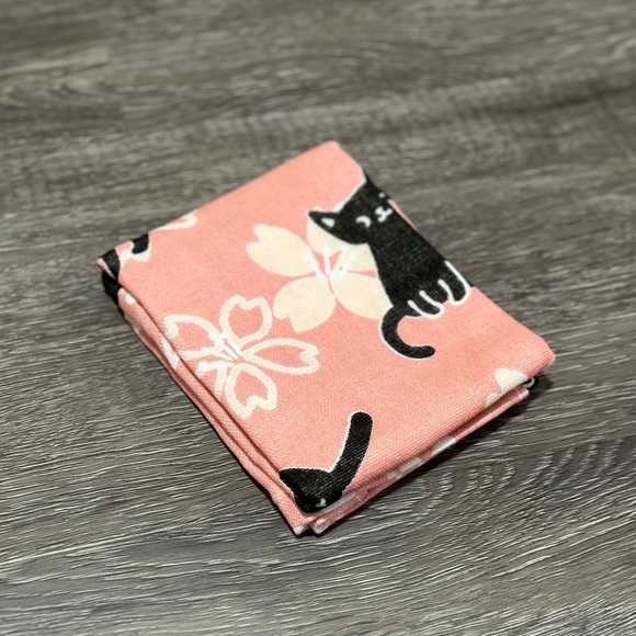 Kitten Cat Loves Sakura Face Towel ❘ Bath Towel ❘ Hand Towel (Pink) - Picture 2 of 4
